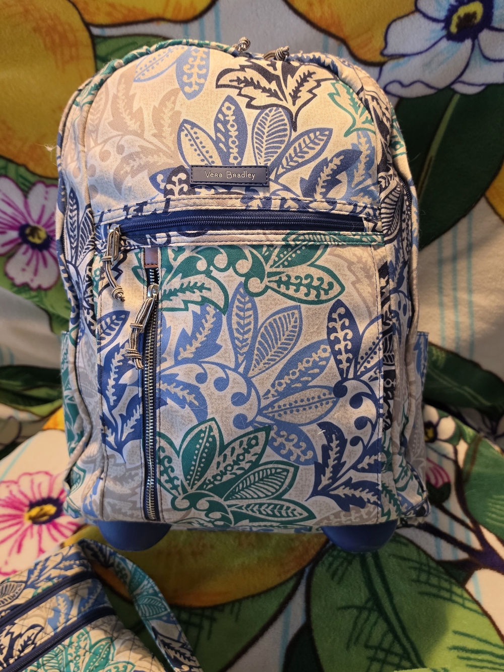 Vera Bradley Santiago 4-Piece Set: Rolling Backpack, Hipster Crossbody & Wallets - Picture 2 of 16